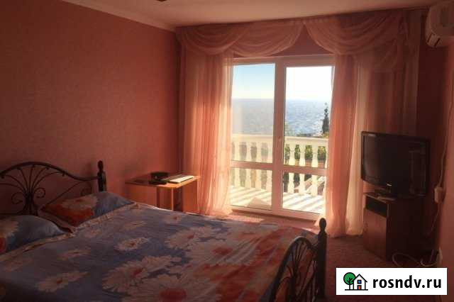 Комната 30 м² в 9-ком. кв., 2/4 эт. в аренду посуточно в Гаспре Гаспра - изображение 1