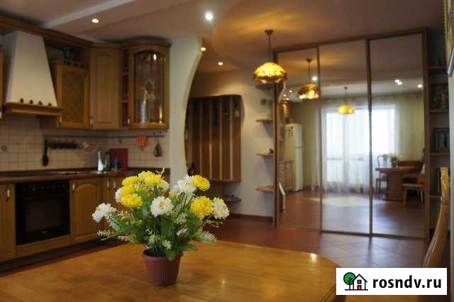 2-комнатная квартира, 65 м², 9/10 эт. в аренду посуточно в Омске Омск - изображение 1