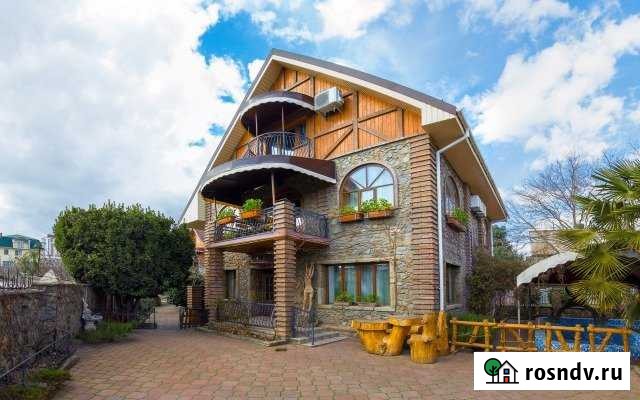 Дом 170 м² на участке 8 сот. в аренду посуточно в Алуште Алушта - изображение 1