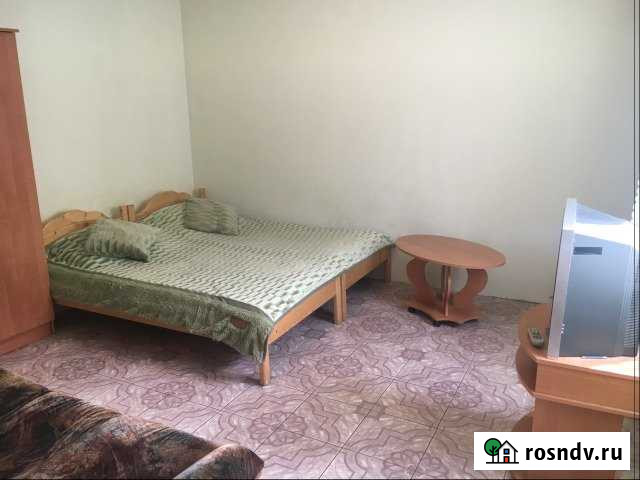 Комната 20 м² в 1-ком. кв., 1/1 эт. в аренду посуточно в Феодосии Феодосия - изображение 1