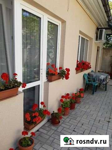 Комната 40 м² в 2-ком. кв., 1/1 эт. в аренду посуточно в Евпатории Евпатория - изображение 1