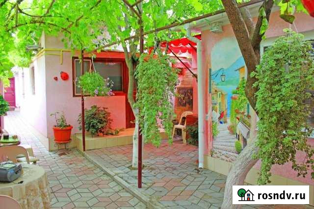 Комната 20 м² в 6-ком. кв., 1/1 эт. в аренду посуточно в Феодосии Феодосия - изображение 1