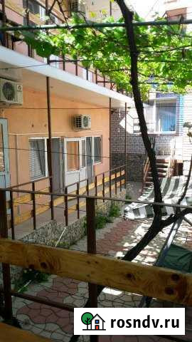 Комната 15 м² в 7-ком. кв., 2/2 эт. в аренду посуточно в Феодосии Феодосия - изображение 1