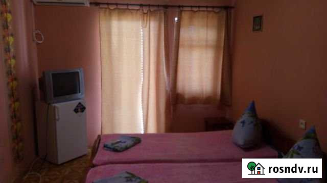 Комната 20 м² в 1-ком. кв., 1/2 эт. в аренду посуточно в Евпатории Евпатория - изображение 1