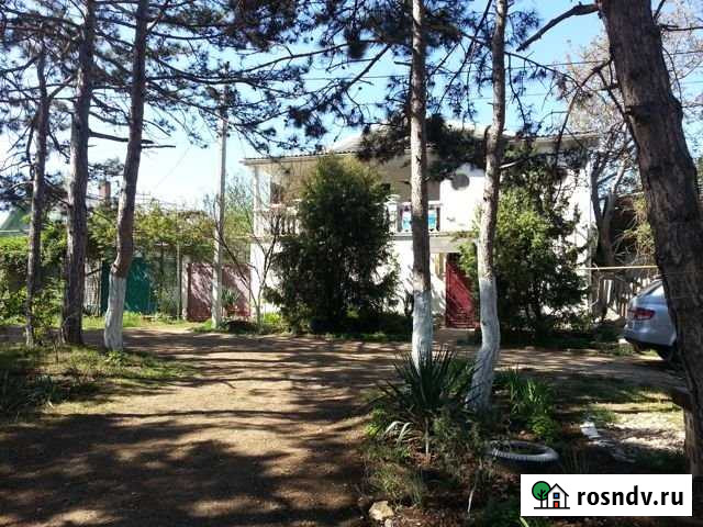 Комната 16 м² в 7-ком. кв., 1/2 эт. в аренду посуточно в Севастополе Севастополь - изображение 1