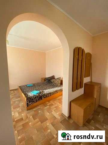 Комната 25 м² в 9-ком. кв., 2/3 эт. в аренду посуточно в Судаке Судак - изображение 1