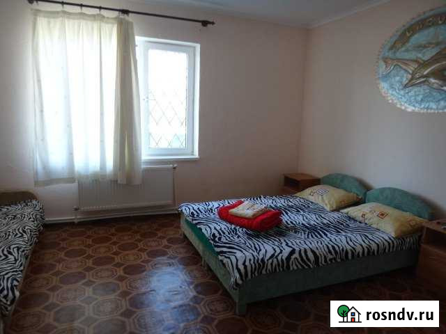 Комната 20 м² в 1-ком. кв., 1/3 эт. в аренду посуточно в Евпатории Евпатория - изображение 1