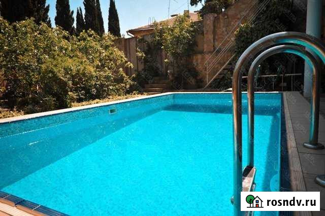 Дом 329 м² на участке 10 сот. в аренду посуточно в Ялте Ялта - изображение 1