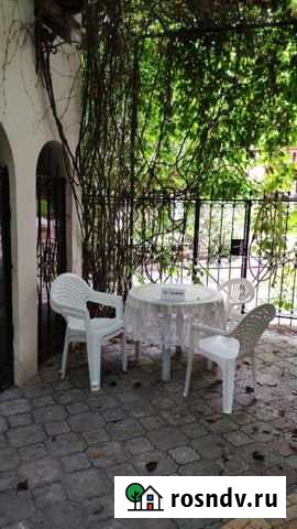 Дом 40 м² на участке 1 сот. в аренду посуточно в Евпатории Евпатория - изображение 1