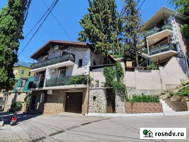 Комната 30 м² в 6-ком. кв., 3/3 эт. в аренду посуточно в Ялте Ялта - изображение 1