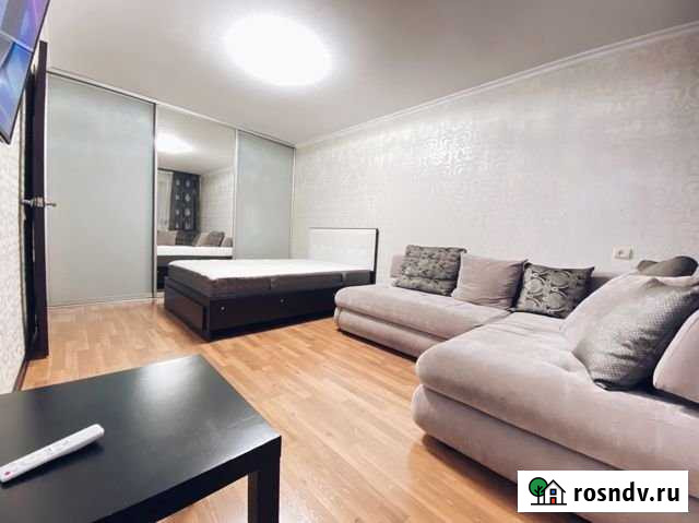 1-комнатная квартира, 32 м², 1/5 эт. в аренду посуточно в Альметьевске Альметьевск - изображение 1