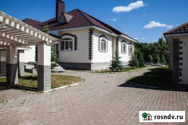 Коттедж 400 м² на участке 10 сот. в аренду посуточно в Уфе Уфа - изображение 1