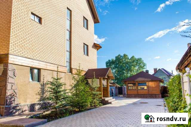 Коттедж 400 м² на участке 10 сот. в аренду посуточно в Уфе Уфа - изображение 1