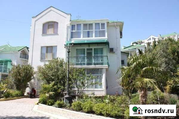 Коттедж 300 м² на участке 1 сот. в аренду на длительный срок в Ялте Ялта - изображение 1