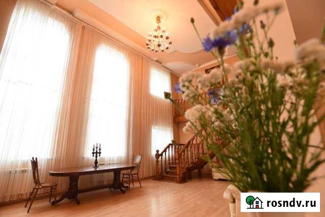 Коттедж 300 м² на участке 6 сот. в аренду посуточно в Екатеринбурге Екатеринбург - изображение 1