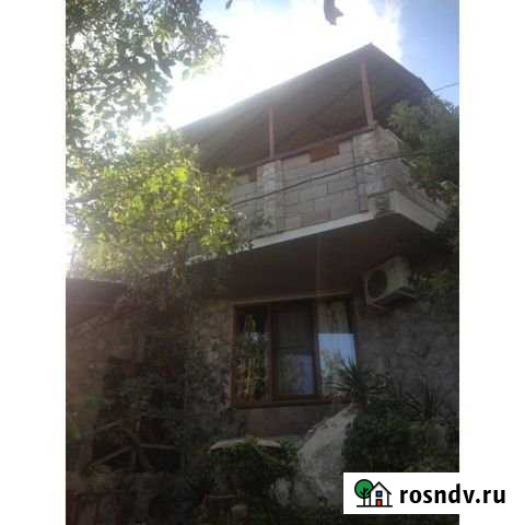 Коттедж 60 м² на участке 11 сот. в аренду посуточно в Алупке Алупка - изображение 1