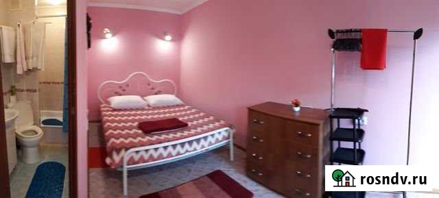 Коттедж 20 м² на участке 1 сот. в аренду посуточно в Феодосии Феодосия - изображение 1