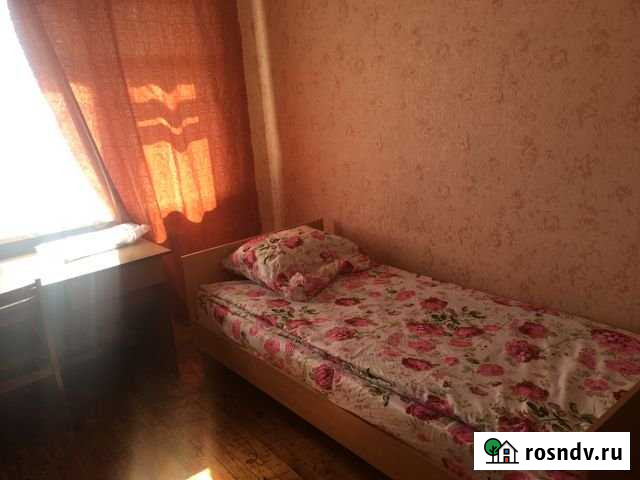 Комната 15 м² в 5-ком. кв., 4/5 эт. в аренду посуточно в Боровичах Боровичи - изображение 1