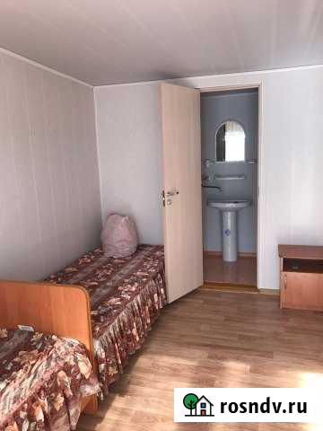 Комната 25 м² в 5-ком. кв., 1/1 эт. в аренду посуточно в Темрюке Темрюк - изображение 1