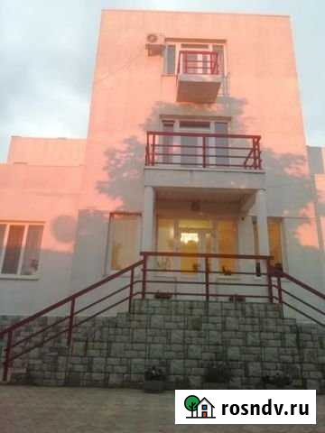 Комната 18 м² в 9-ком. кв., 1/3 эт. в аренду посуточно в Евпатории Евпатория - изображение 1