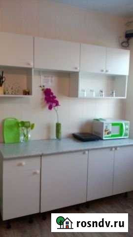 Комната 15 м² в 4-ком. кв., 1/1 эт. в аренду посуточно в Омске Омск - изображение 1