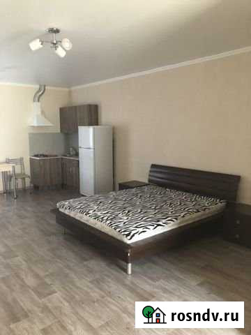 Квартира-студия, 40 м², 1/1 эт. в аренду посуточно в Шахтах Шахты - изображение 1