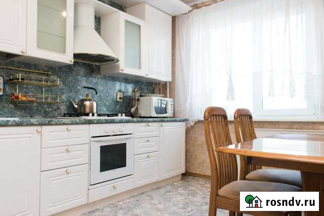 3-комнатная квартира, 70 м², 7/9 эт. в аренду посуточно в Балаково Балаково - изображение 1