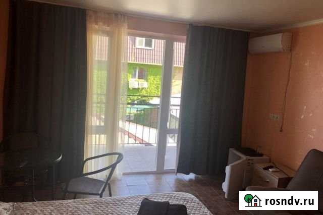 Комната 20 м² в > 9-ком. кв., 2/4 эт. в аренду посуточно в Алуште Алушта - изображение 1