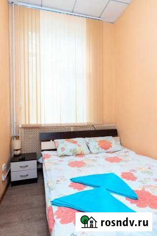 Комната 30 м² в 5-ком. кв., 1/5 эт. в аренду посуточно в Симферополе Симферополь - изображение 1