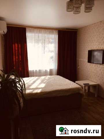 1-комнатная квартира, 32 м², 1/5 эт. в аренду посуточно в Астрахани Астрахань - изображение 1