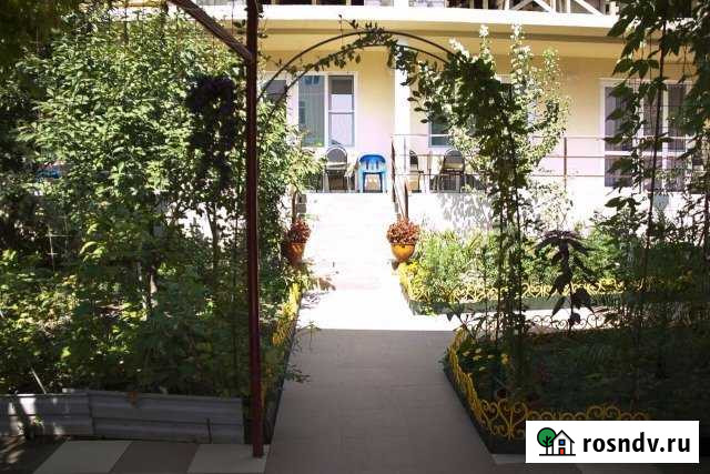 Комната 20 м² в 5-ком. кв., 1/2 эт. в аренду посуточно в Дивноморском Дивноморское - изображение 1