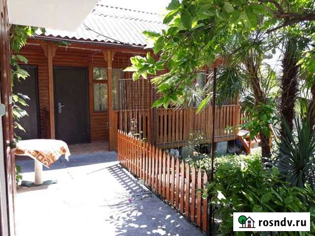 Комната 11 м² в 7-ком. кв., 1/1 эт. в аренду посуточно в Алуште Алушта - изображение 1