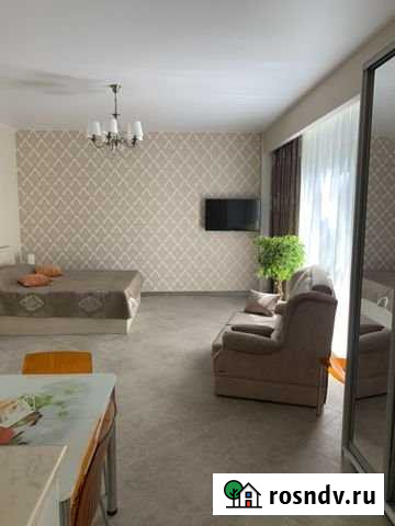 Квартира-студия, 35 м², 1/5 эт. в аренду посуточно в Алуште Алушта - изображение 1