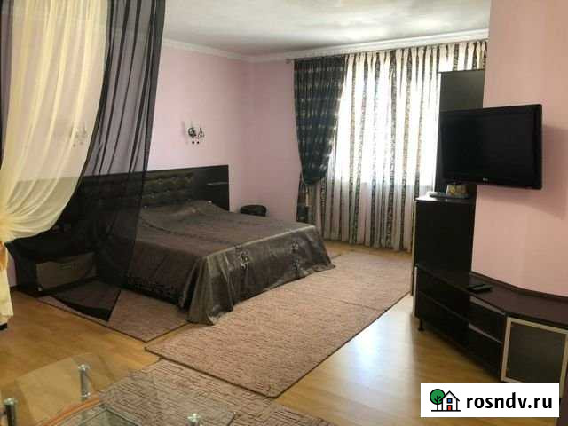 Комната 30 м² в 2-ком. кв., 3/3 эт. в аренду посуточно в Судаке Судак - изображение 1