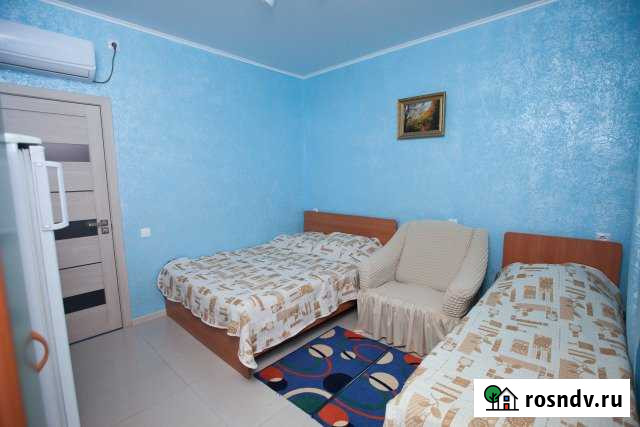 Комната 12 м² в 3-ком. кв., 1/2 эт. в аренду посуточно в Кабардинке Кабардинка - изображение 1