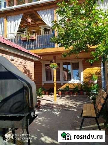 Комната 15 м² в 5-ком. кв., 2/2 эт. в аренду посуточно в Алупке Алупка - изображение 1