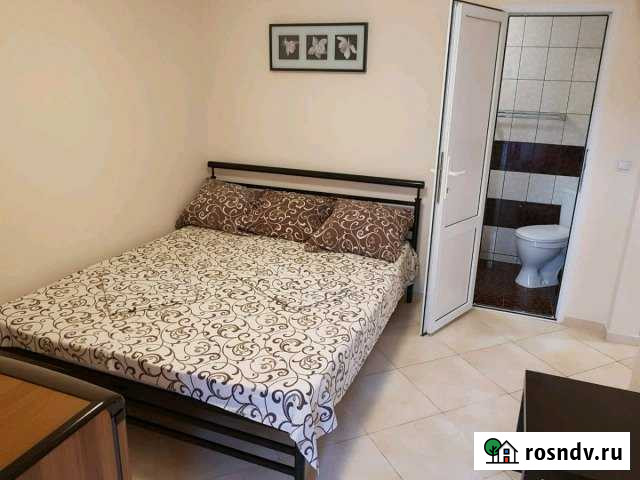 Комната 30 м² в 1-ком. кв., 1/2 эт. в аренду посуточно в Ейске Ейск - изображение 1