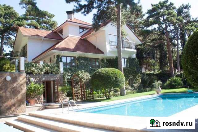 Дом 400 м² на участке 45 сот. в аренду посуточно в Ялте Ялта - изображение 1