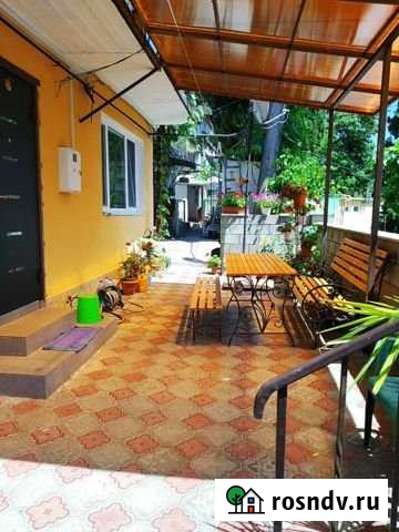 1-комнатная квартира, 50 м², 1/2 эт. в аренду посуточно в Ялте Ялта - изображение 1