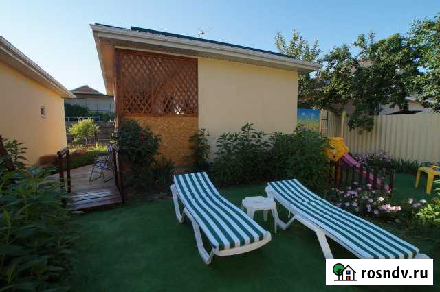 Коттедж 60 м² на участке 10 сот. в аренду посуточно в Витязево Витязево - изображение 1