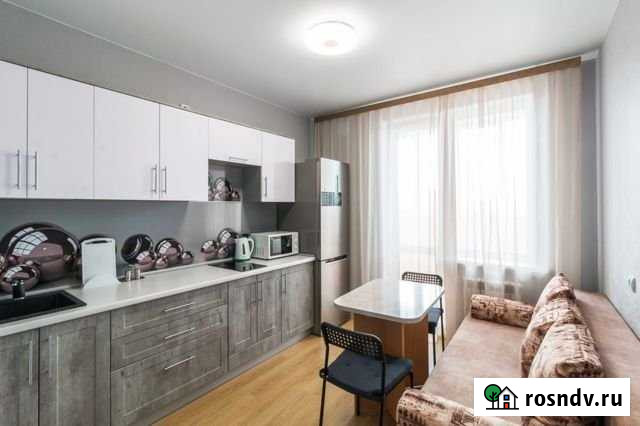 1-комнатная квартира, 42 м², 11/18 эт. в аренду посуточно в Омске Омск - изображение 1