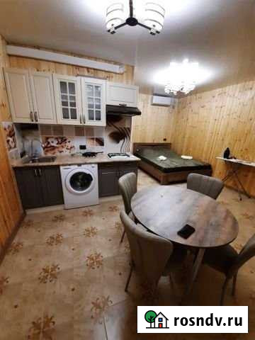 Комната 50 м² в 6-ком. кв., 1/2 эт. в аренду посуточно в Феодосии Феодосия - изображение 1