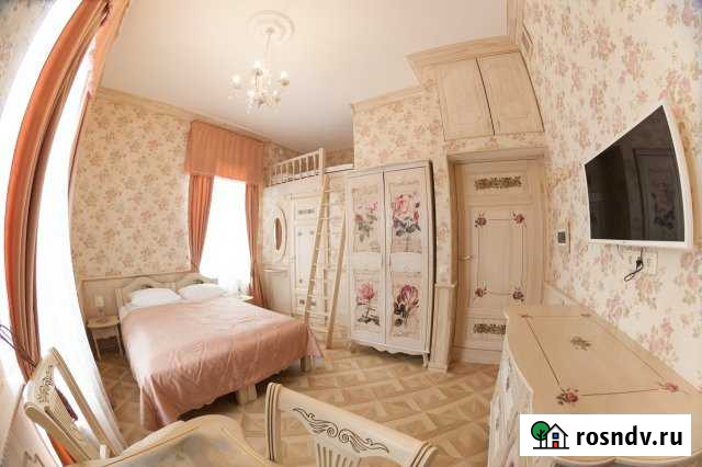 Комната 20 м² в 5-ком. кв., 2/2 эт. в аренду посуточно в Петергофе Петергоф - изображение 1