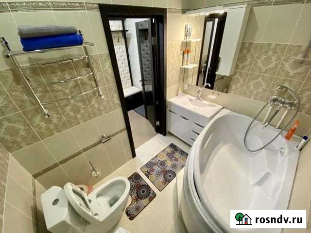 1-комнатная квартира, 44 м², 3/17 эт. в аренду посуточно в Астрахани Астрахань - изображение 1