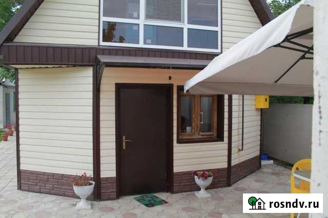 Коттедж 100 м² на участке 6 сот. в аренду посуточно в Волжском Волгоградской области Волжский - изображение 1