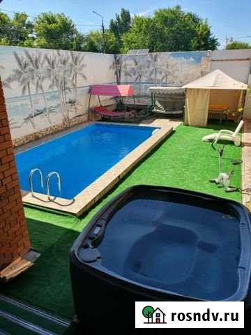 Коттедж 200 м² на участке 1 сот. в аренду посуточно в Энгельсе Энгельс - изображение 1