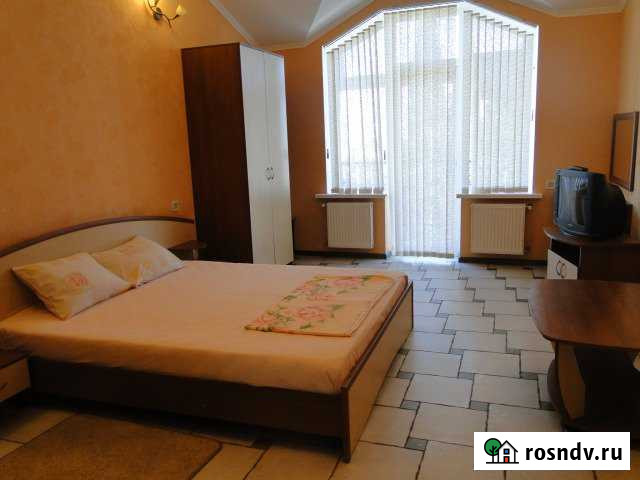 Комната 35 м² в 1-ком. кв., 3/3 эт. в аренду посуточно в Алуште Алушта - изображение 1