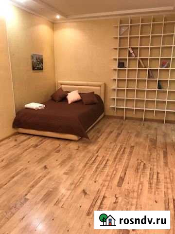 2-комнатная квартира, 65 м², 1/4 эт. в аренду посуточно в Благовещенске Амурской области Благовещенск - изображение 1