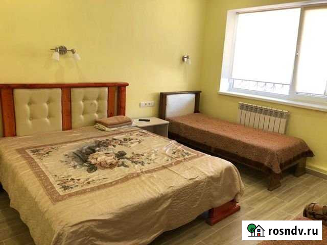 Комната 22 м² в 1-ком. кв., 2/2 эт. в аренду посуточно в Евпатории Евпатория - изображение 1