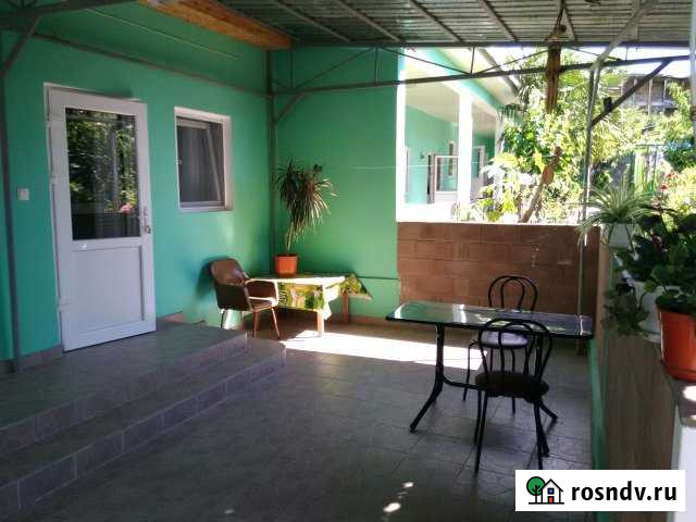 Комната 15 м² в 1-ком. кв., 1/1 эт. в аренду посуточно в Алуште Алушта - изображение 1